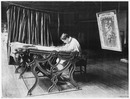 "La manufacture nationale des tapisseries de Beauvais.- Tapissier au travail, sur le métier de basse-lisse." 1900年博 ボーヴェ国立織物工場 － 織機で作業をするタピスリー職人