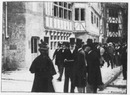 Visite des amis des monuments parisiens au <<Vieux Paris>>.1900年博 「古いパリ」を訪れる「建造物の友の会」