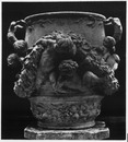 "Les expositions de la manufacture de Sèvres.- Vase Dalou, No.1: Enfants et guirlandes (1889)." 1900年博 セーヴル製陶所展 － ダルーの壺 No.1； 「子供たちと花輪飾り」（1889年）
