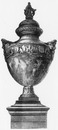 Les expositions de la manufacture de Sèvres.- Vase du foyer de l'Opéra (1898).1900年博 セーヴル製陶所展 － オペラ座の休憩ロビーのための壺 （1898年）