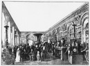Les expositions de la manufacture de Sèvres.- Visite du roi à l'Exposition.1900年博 セーヴル製陶所展 － 展示会を訪れた王