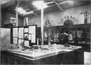 Le Pavillon des missions catholiques.- Salle d'exposition du premier étage.1900年博 カトリック布教館 － 2階の展示室