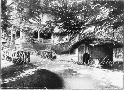 Le Congo français.- Bâtiments d'exposition dans le parc du Trocadéro.1900年博 フランス領コンゴ館 － トロカデロ会場にある展示場