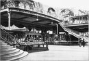 "Le Palais des fils, tissus et vêtements.- Musée centennal de la soierie." 1900年博 糸と布と服の展示館 － 絹の100年博物館