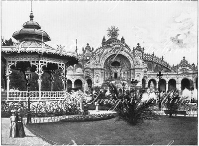 Parc du Champ-de-Mars.- Un des kiosques de musique devant le chateau-d'eau monumental.1900年博 シャン・ド・マルス会場 － 記念大噴水前の野外音楽堂