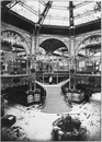 Le Palais de l'enseignement.- Le grand hall polygonal.1900年博 教育館 － 多角形の大ホール