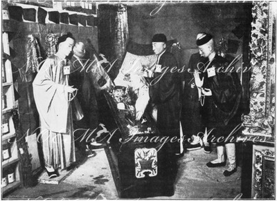 La Chine.- Scéne d'ensevelissement.1900年博 中国館 － 埋葬の様子
