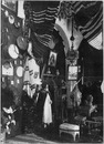 "L'Exposition tunisienne.- Meubles, étoffes, costumes , objets divers modernes." 1900年博 チュニジア館 － 家具、布地、衣装、その他の近代的道具など