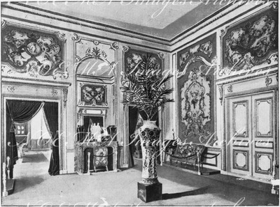 La manufacture nationale de Sèvres et de Beauvais.- Exposition collective des manufactures.1900年博 セーヴルとボーヴェ国立製造所の展示 － 2つの製造所共同展示