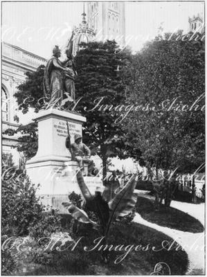 Parc du Trocadéro.- Monument élève aux morts de l'expédition de Madagascar.1900年博 トロカデロ会場 － マダガスカル探検で死亡した人々に捧げる碑