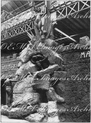"L'Exposition des mines et de la métallurgie.- La dynamite, composition décorative.(Section hongroise.)" 1900年博 炭鉱と製鉄業展 － 装飾作品「ダイナマイト」（ハンガリーコーナー）