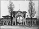 "La société française des munitions de tir, de chasse et de guerre.- Entrée de l'usine des Moulineaux." 1900年博 フランス国立射撃・狩猟・戦争補給品協会 － ムリノー工場の入口