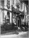 Le Pavillon de la Ville de Paris.- Grande entrée latérale.1900年博 パリ市館 － 側面の大玄関