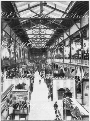 "Palais des forêts, chasses et pêches.- Vue intérieure de la galerie du bord de l'eau." 1900年博 森、狩猟、漁業館 － 水辺のギャラリーの内部
