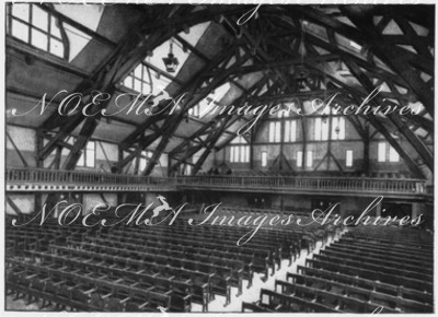 Au Vieux Paris.- La salle de spectacle dans les Vieilles Halles.1900年博 「古いパリ」 － 「古い市場（レ・アール）」にある劇場