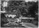 Les jardins des Champs-Elysées.- Rivière et pont rustique près du Grand Palais.1900年博 シャン＝ゼリゼ会場の庭園 － グラン・パレ近くの小川と田舎風小橋