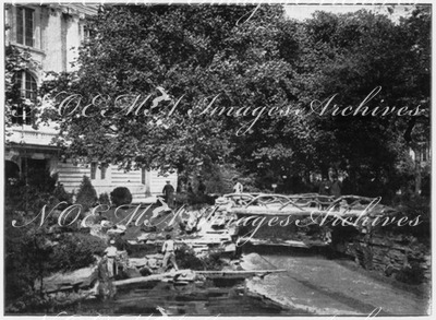 Les jardins des Champs-Elysées.- Rivière et pont rustique près du Grand Palais.1900年博 シャン＝ゼリゼ会場の庭園 － グラン・パレ近くの小川と田舎風小橋