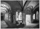 Les collections du Pavillon de la Hongrie.- Décoration des galeries du cloître.1900年博 ハンガリー館のコレクション － 柱廊ギャラリーの装飾