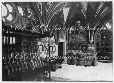 Les collections du Pavillon de la Hongrie.- La salle des chevaliers.(Côté de la chapelle.) 1900年博 ハンガリー館のコレクション － 騎士たちの間（チャペル側入り口）