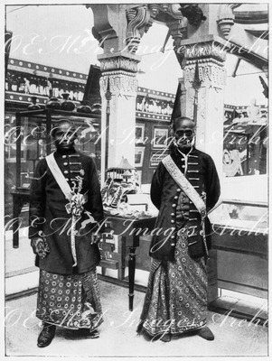 Le Palais des Indes anglaises.- Gardiens de l'Exposition de Ceylan.1900年博 英国領インド館 － セイロンコーナーの守衛たち