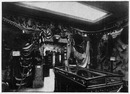 Le Dahomey.- Le fond de la grande salle.1900年博 ダオメー館にて － 大展示場の奥