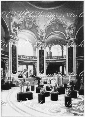L'Exposition décennale au Grand Palais.Le hall cote nord.1900年博 グラン・パレで開催されたデセンナーレ展覧会 北側展示ホール