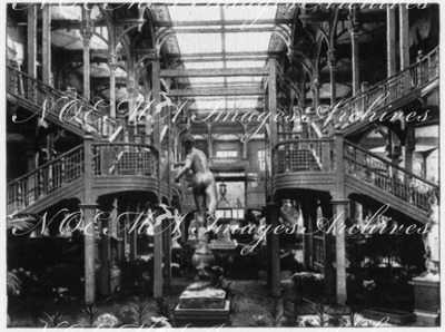 Le Pavillon de la Ville de Paris.- Le hall central.1900年博 パリ市館 － 中央ホール