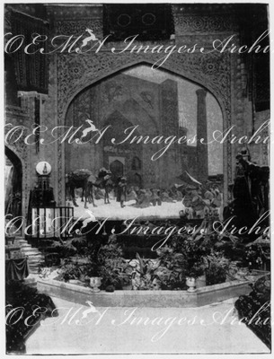 Le Palais de l'Asie Russe.- La vasque fleurie et la grande fresque.1900年博 アジア・ロシア館 － 花いっぱいの噴水盤と大きなフレスコ画