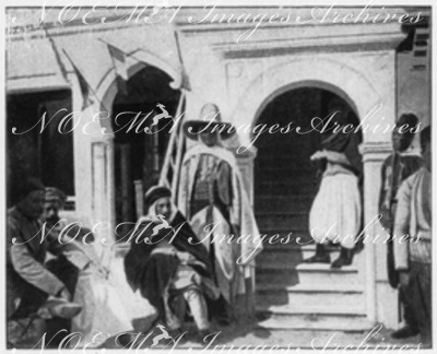 Spahis et cavaliers indigènes a la section algérienne.1900年博 アルジェリアコーナーでの原住民騎兵たち