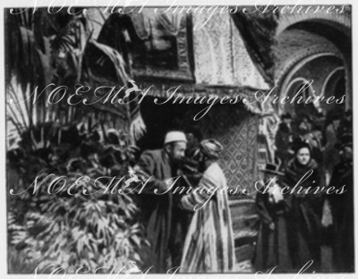 Les tapis du Turkestan dans le Palais de l'Asie Russe.1900年博 アジア・ロシア館に展示されたトルキスタンの絨毯