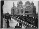 Les pentes d'accès de la passerelle La Tour-Maubourg.1900年博 ラトゥール・モーブール小橋へと続く坂道