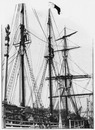 L'équipage du <<Deux-Empereurs>>.- Dans la mature.1900年博 「2人の皇帝」号の乗組員たち － マットの上で