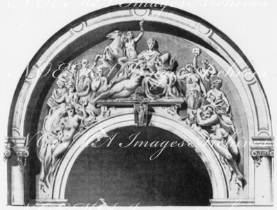 "La sculpture du Petit Palais, <<La Ville de Paris accueillant les Arts.>> Haut relief de la voussure du pavillon d'entrée." 1900年博 プチ・パレの彫刻 － 「芸術の神々を迎えるパリ市」 エントランス翼のヴォールトを飾るレリーフ