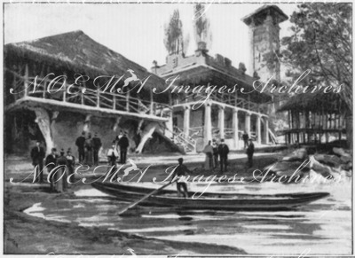 Les colonies françaises au Trocadéro.- Facade latérale des bâtiments du Dahomey.1900年博 トロカデロ会場でのフランス植民地関連展示 ダオメー展示館の側面