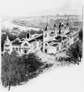 Parc de Trocadéro.Vue à vol d'oiseau de l'Exposition coloniale de la Grande-Bretagne et du Palais de l'Inde.1900年博 トロカデロ会場 英国植民地館と、インド館を鳥瞰する