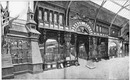 L'Exposition de Paris. - Supplément au N° 74.  Facade de l'exposition des Etats-Unis dans le palais des industries diverses. パリ万博 付録 74. 産業館内の合衆国展示コーナーのファサード