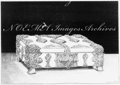 "Exposition rétrospective. - Casette arabe, prétée par la cathedrale de Bourges." 回顧展 ブールジュ大聖堂より貸出されたアラビアの小箱