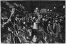 "L'Exposition de Paris. - Supplément au N° 53.  Débarquement, à Douvres, par un gros temps, des voyageurs revenant de visiter l'expositon de Paris." パリ万博 付録 53. 荒天の中でのドーバー上陸 パリ万博見物から戻ってきた旅行者たち