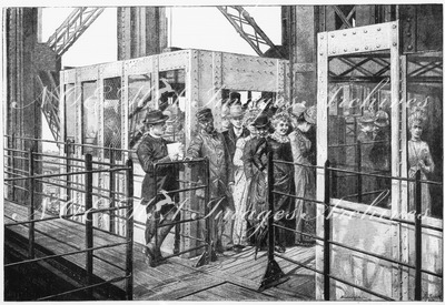 Au premier étage de la Tour Eiffel : La queue à l'entrée de l'Ascenseur pour la seconde Plate-forme. エッフェル塔の2階で 第2プラットフォームへのエレベータ搭乗口前の行列