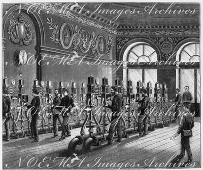 "Le pavillon des postes et télégraphes à l'exposition universelle. : Fig. 1. - Bureau pneumatique de la place de la Bourse, à Paris." 郵便・電報局館 図1. パリ証券取引所広場の気送速達便局