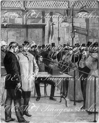 Auditions du Phonographe à la Galerie des Machines. 機械館で蓄音機を聴く人々
