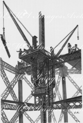 Les grues de montage de la tour au dela du 2e étage. エッフェル塔の3階部分を組み立てるクレーン