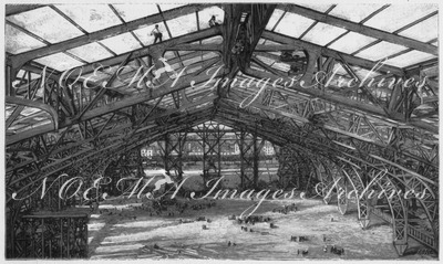 La galerie des machines vue du haut des échafaudages. 足場の高みから機械館を見下ろす