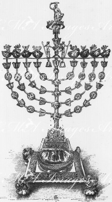 "L'Exposition de Paris. - Supplément au N°39. : Objets d'art religieux de la collection de M. Strauss, faisant partie de l'exposition rétrospective du Trocadéro. : Chandelier a huit branches." パリ万博 付録 39 トロカデロ会場の回顧展に出展されたシュトラウス・コレクションの宗教関係の美術品 8本立て燭台