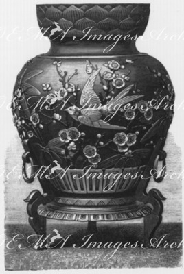 "Vase japonais à emaux cloisonnés, exposé par la maison Christofle." クリストフル出展の有線七宝の日本風壷