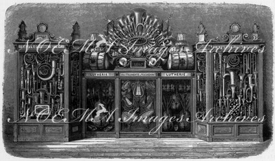 Instruments à vent. - Vitrine de M. Gautrot (Médaille d'argent). 管楽器 ゴトロ社のショーウインドー（銀メダル）