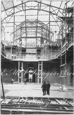 Les charpentes en fer.- Ossature du dome à l'angle de la facade sud.(Grand Palais.) 1900年博 鉄の骨組み － 南ファサード角のドームの骨組み（グラン・パレ）
